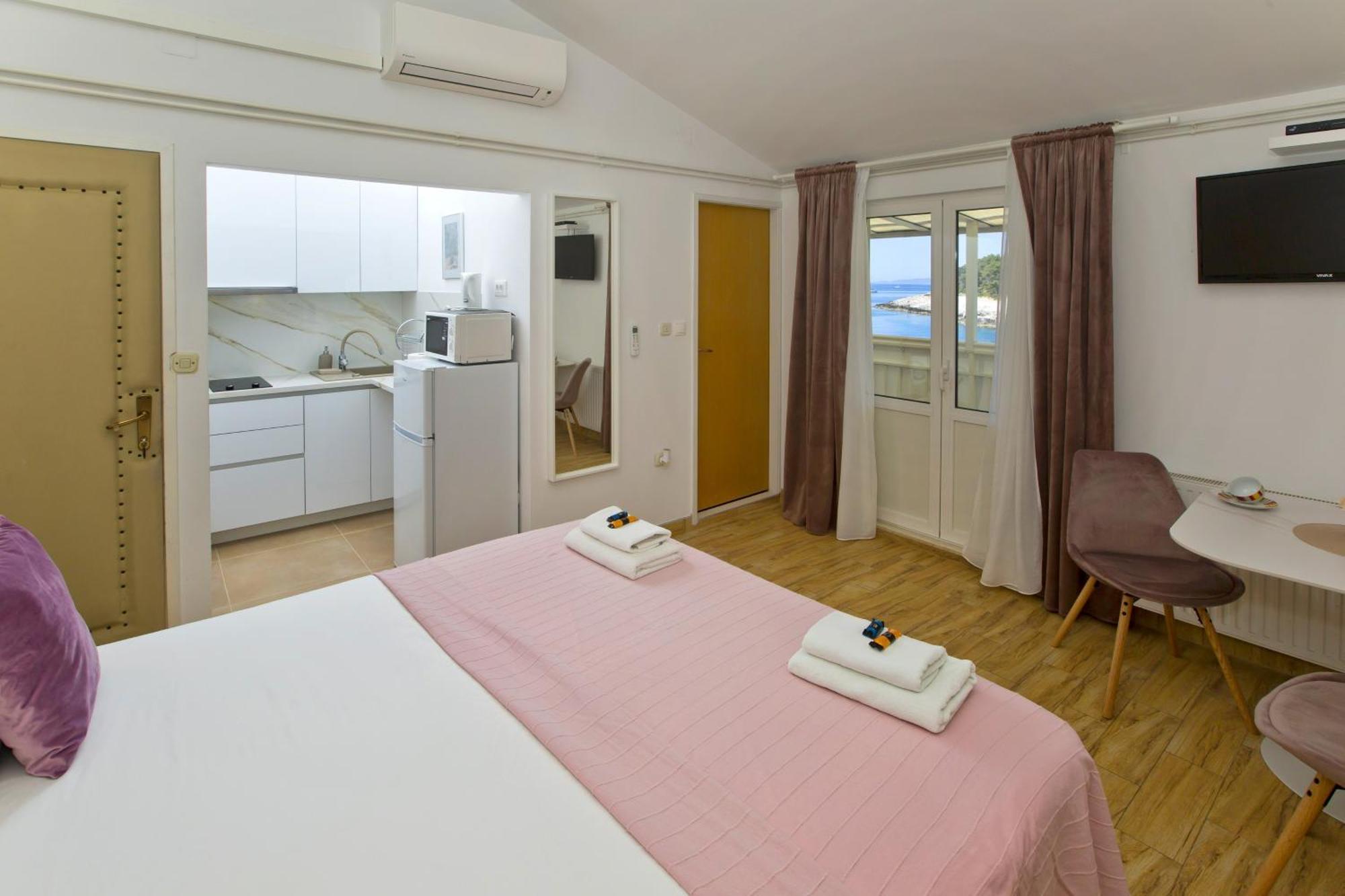 Apartments By The Sea Hvar - 10430 Hvar Town Room photo